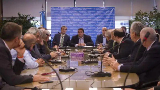 Se oficializó el salario mínimo en 10.000 pesos tras no haber acuerdo con empresarios y gremios