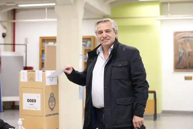 Alberto Fernández: «Lo importante es que el Pueblo se exprese y a la noche escucharemos lo que ha dicho»