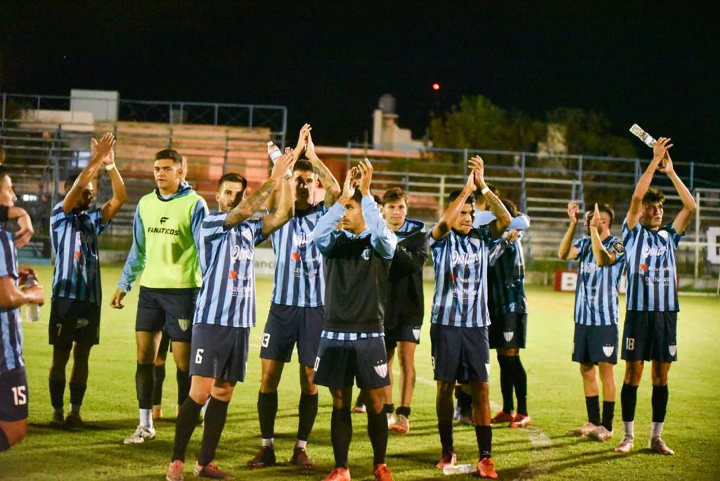Juventud fue el único equipo de la Litoral Sur que ganó todos los partidos en fase de grupos.