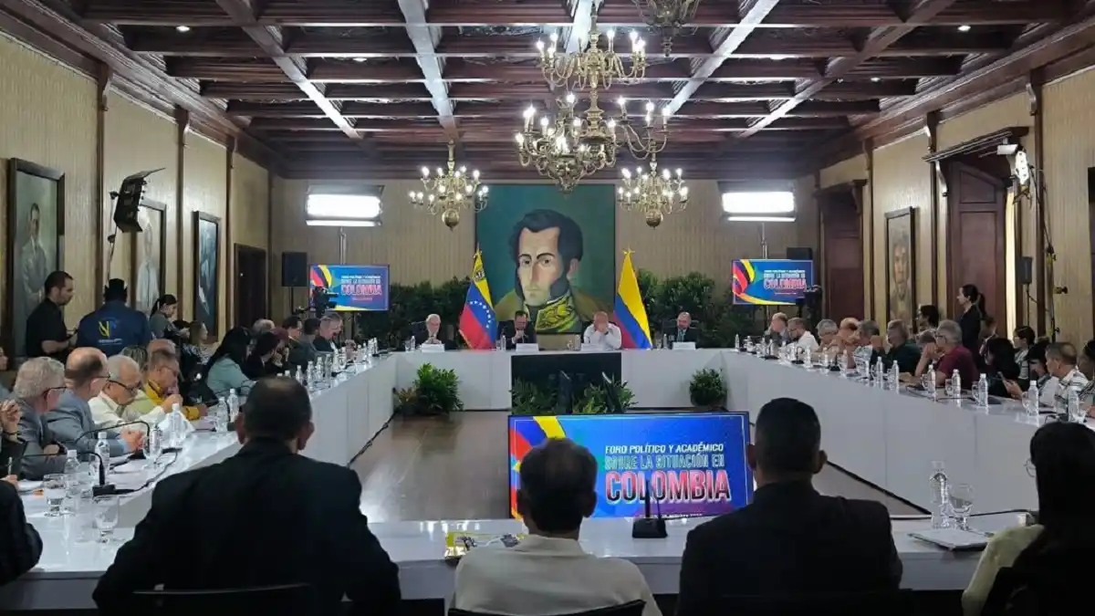 VENEZUELA se pone a DISPOSICIÓN de COLOMBIA: tras denuncia de Petro de un «golpe de Estado» en su contra