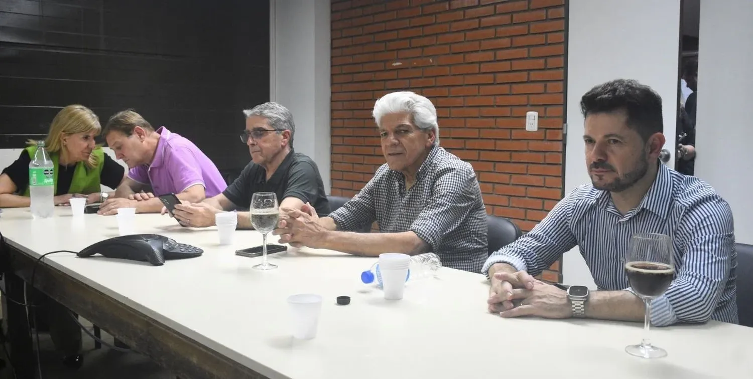 El encuentro había sido pedido a Massa por los propios legisladores, que debieron esperar al ministro hasta que concedió la última entrevista periodística. Crédito: Manuel Fabatía.