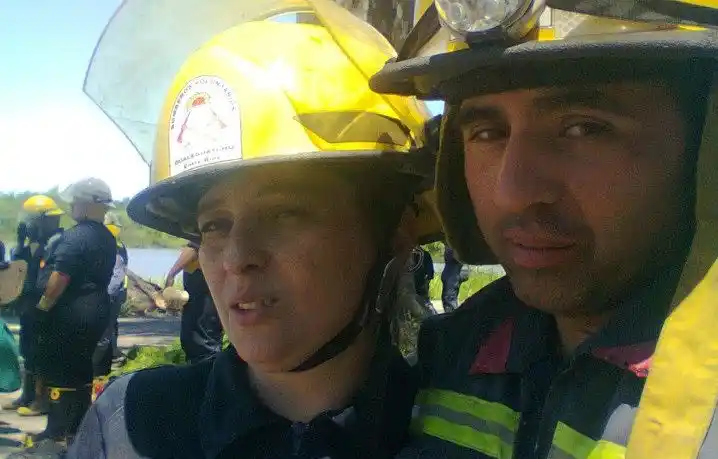 Ingrid y Luis, los bomberos de Gualeguaychú que combaten los incendios forestales en las islas