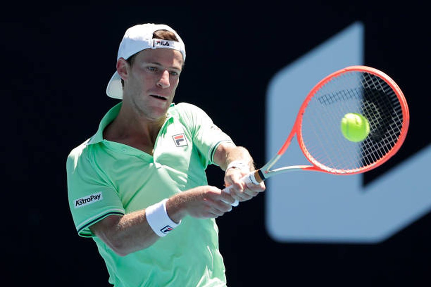 Le robaron todo al Peque Schwartzman en Inglaterra