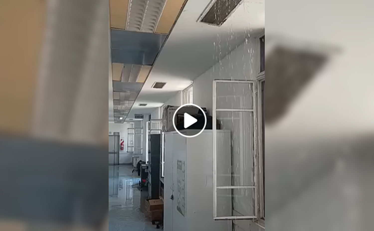 Video: En el Hospital Iriarte de Quilmes, "cayó agua sin llover" por un caño roto