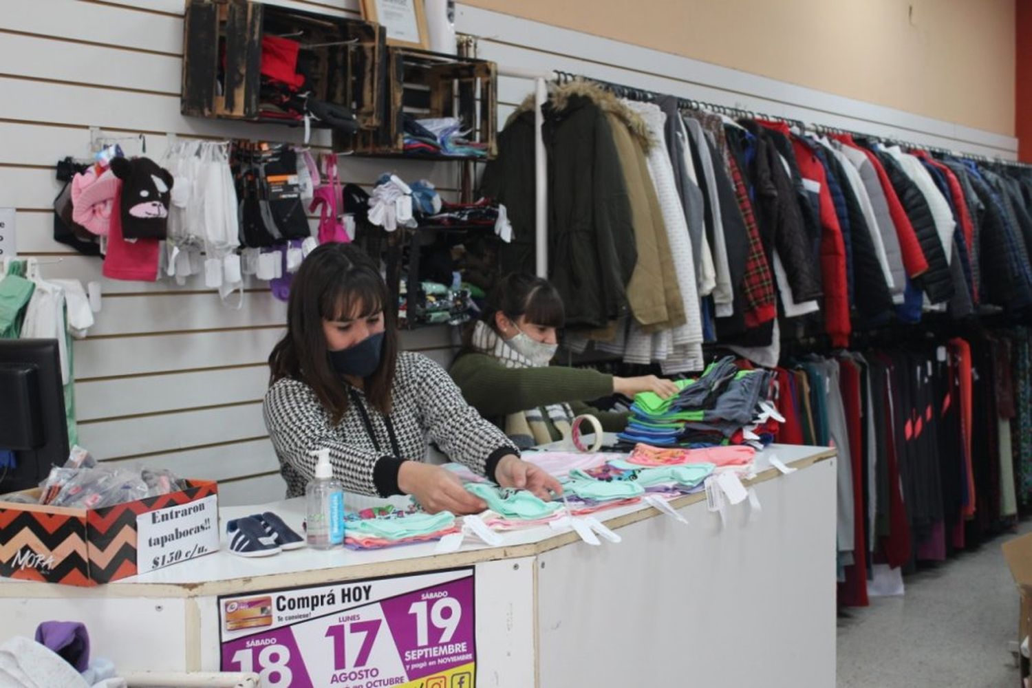 pemPasadas las 10 de la mañana, los locales reabrieron sus puertas/em/p