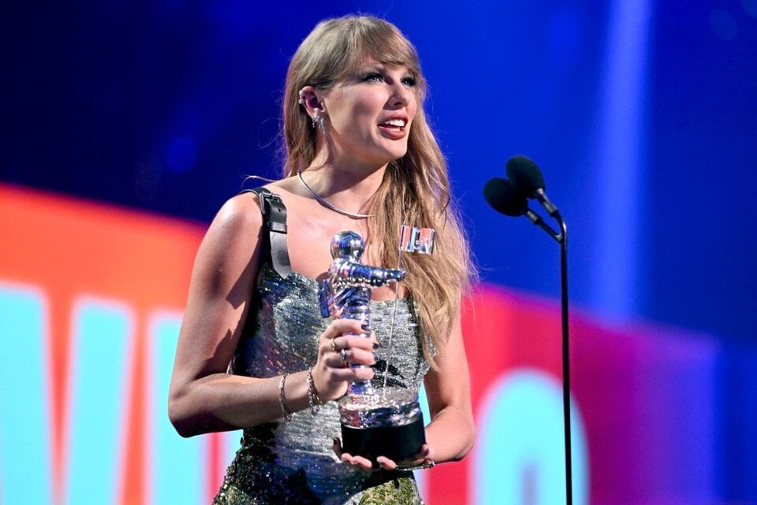 Taylor Swift hizo historia al alzarse con el premio al mejor videoclip, el más destacado, por quinta vez.