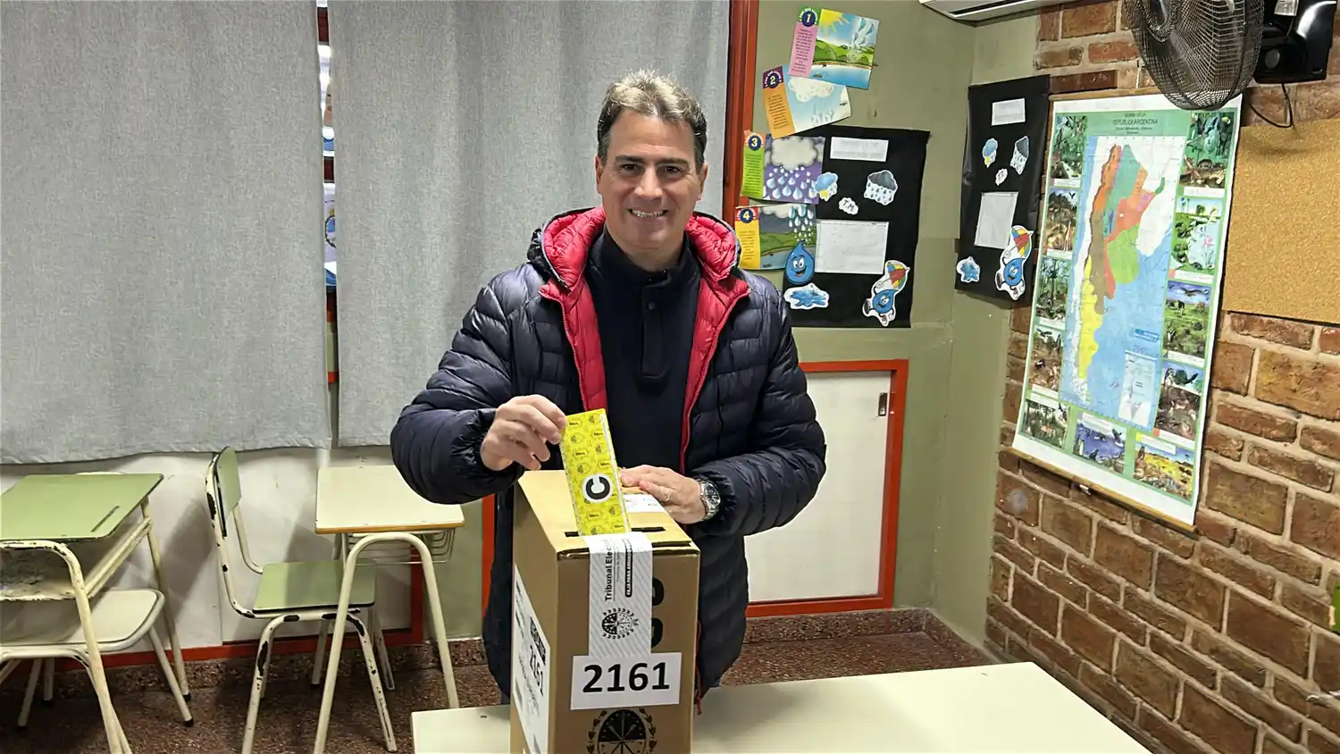 Delvis Bodoira votó temprano en la Escuela Mitre | Crédito: RADIO RAFAELA