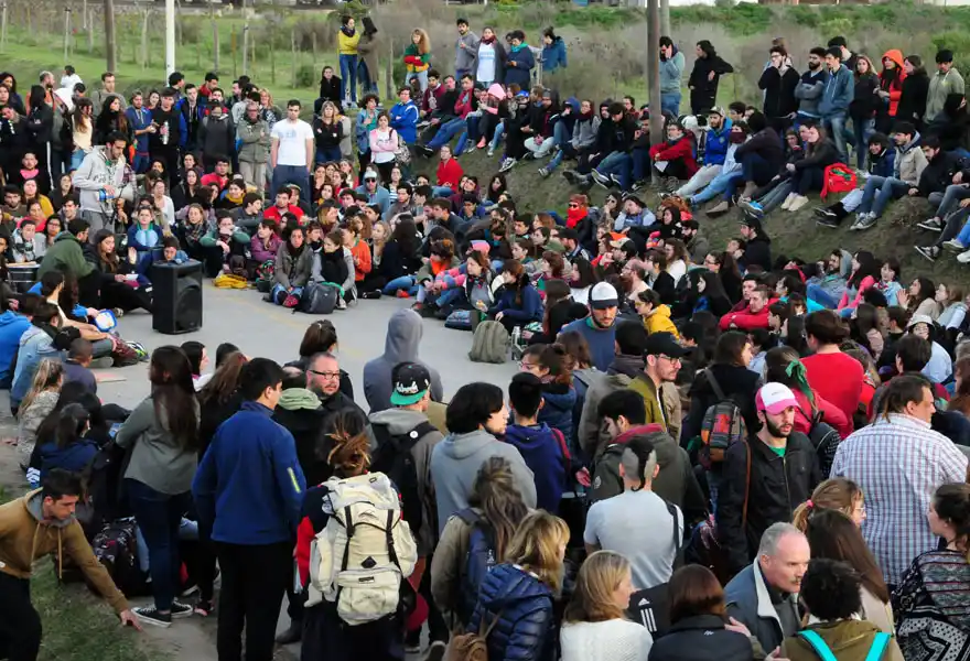 Alumnos de la Unicen mantienen la toma del Campus en defensa de la educación pública