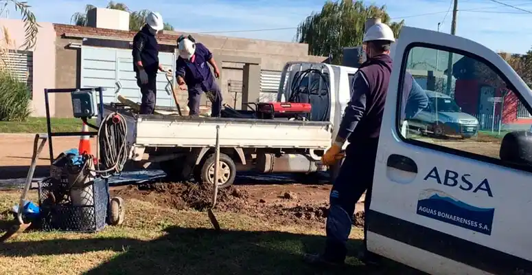 Denunciaron a falsos operarios de ABSA en La Plata que quisieron entrar a una vivienda