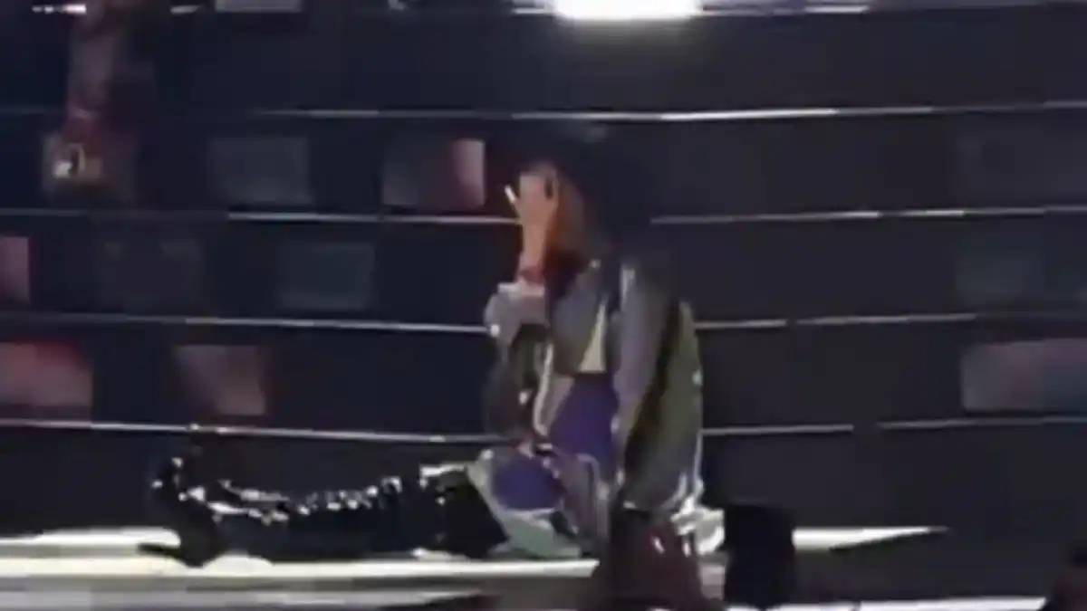 LAURA PAUSINI sufre APARATOSA CAÍDA durante un concierto en MILÁN (+Video)