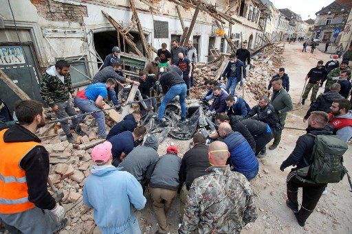 EN ZOZOBRA POR LAS RÉPLICAS: 7 muertos y más de 20 heridos deja el terremoto en Croacia