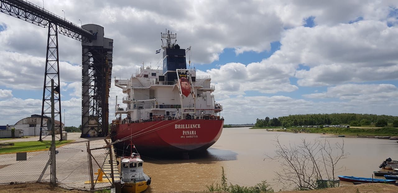 El puerto busca inversores, pero en San Pedro se rechazó la ley que promueve incentivos. Fotos: La Opinión.