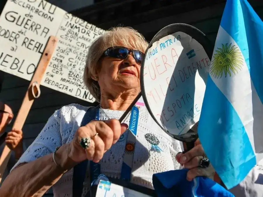 Jubilados prometen más movilizaciones en 2026 si sus haberes siguen atrasados. Foto ilustrativa