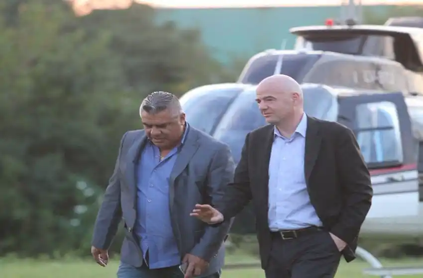 Infantino llegó al país y fue recibido por Chiqui Tapia
