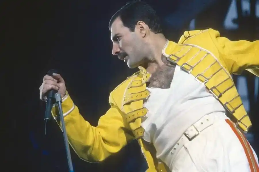 Vendieron el piano de Freddie Mercury  en la primera subasta de sus objetos ¿A cuánto lo vendieron?