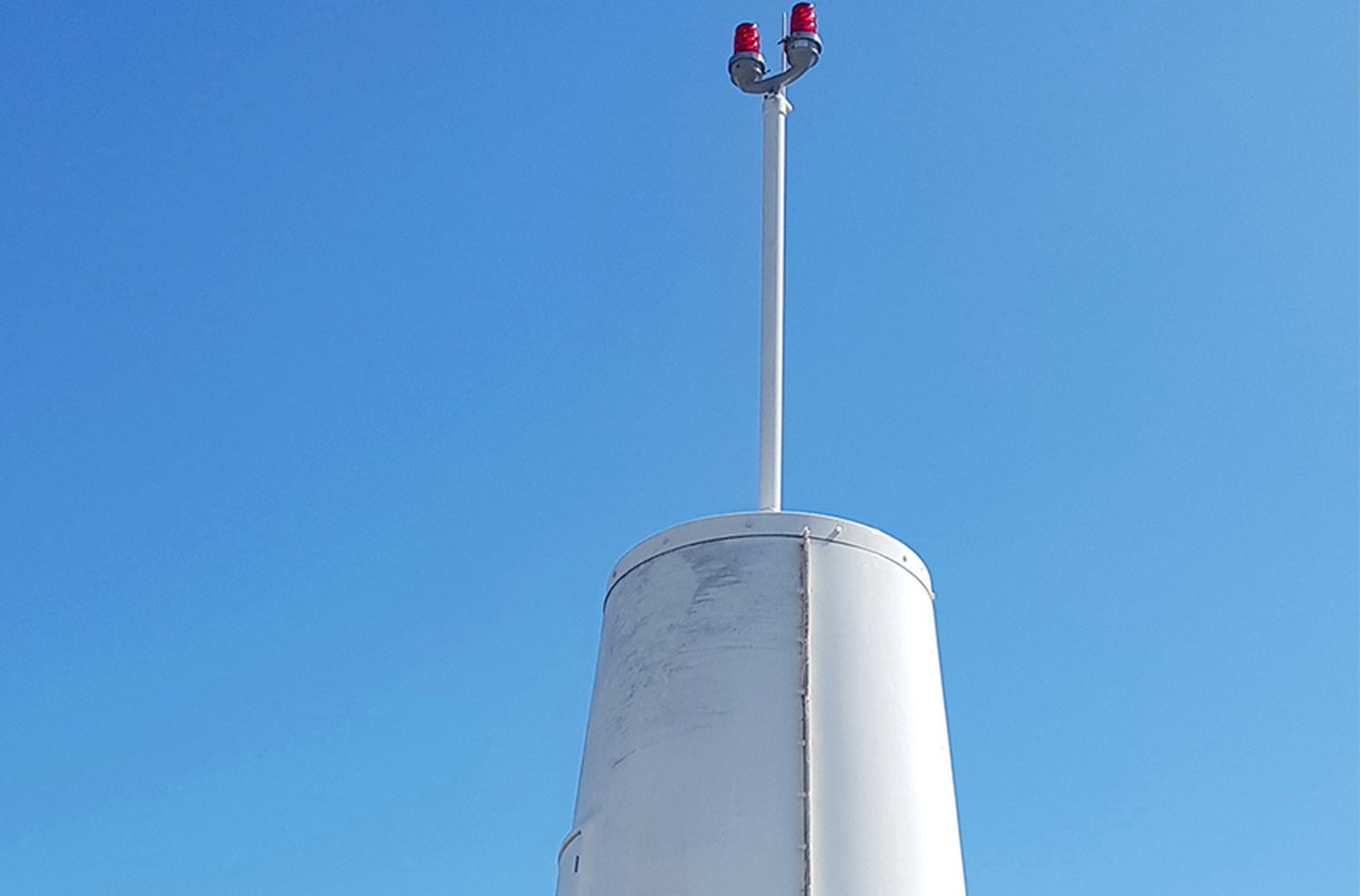 Instalan nuevo sistema de radiofaro en el aeropuerto de Mar del Plata