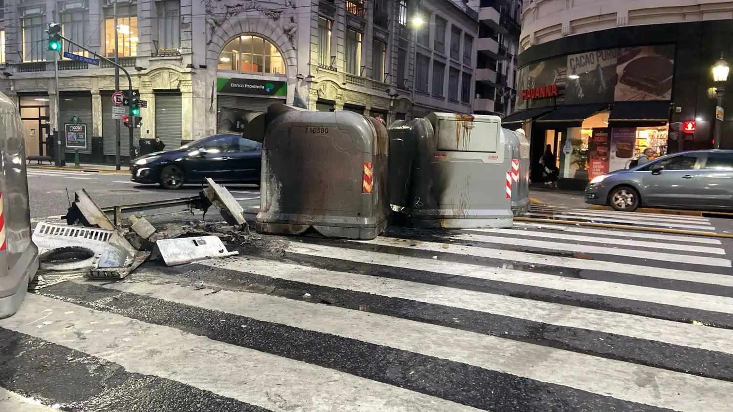 Destrozos en la marcha de los barras bravas