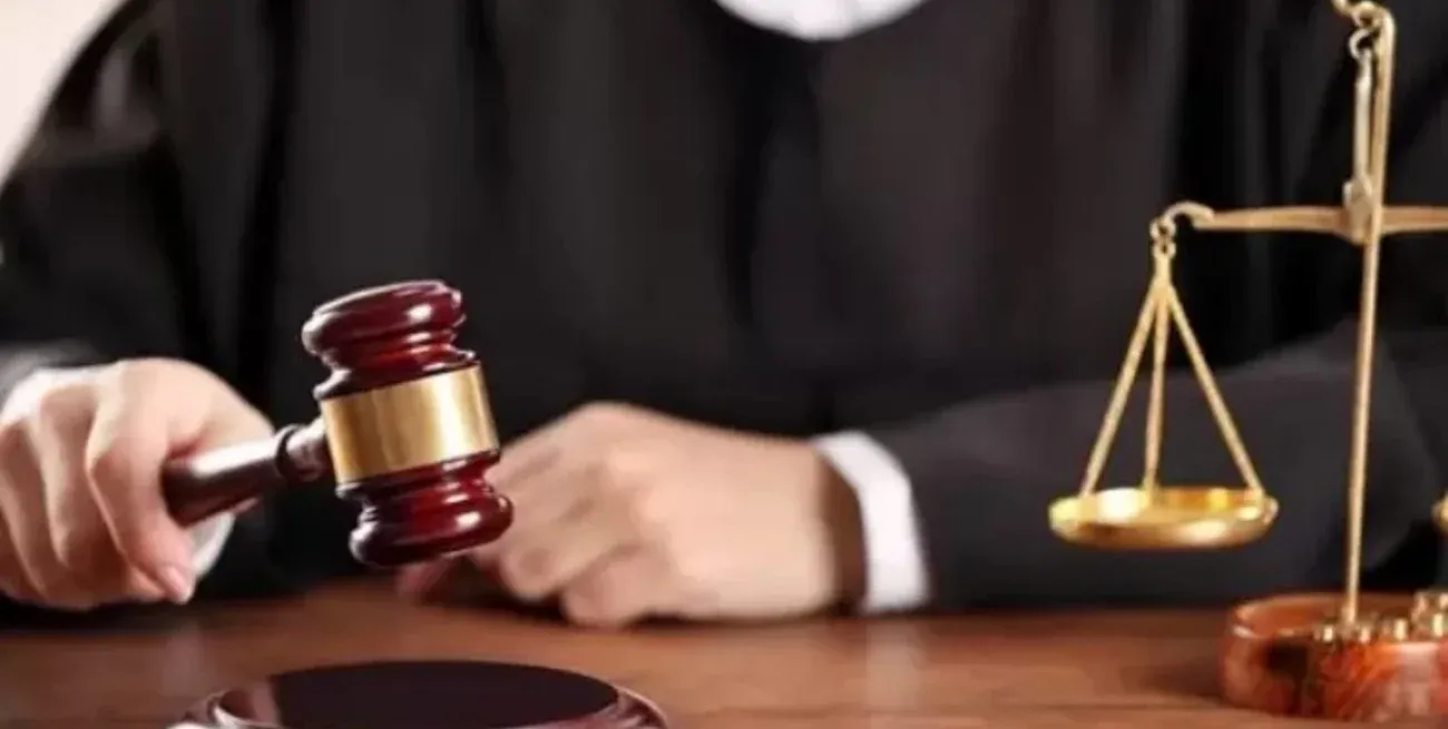 La jueza resolvió suspenderle al hijo el beneficio otorgado.