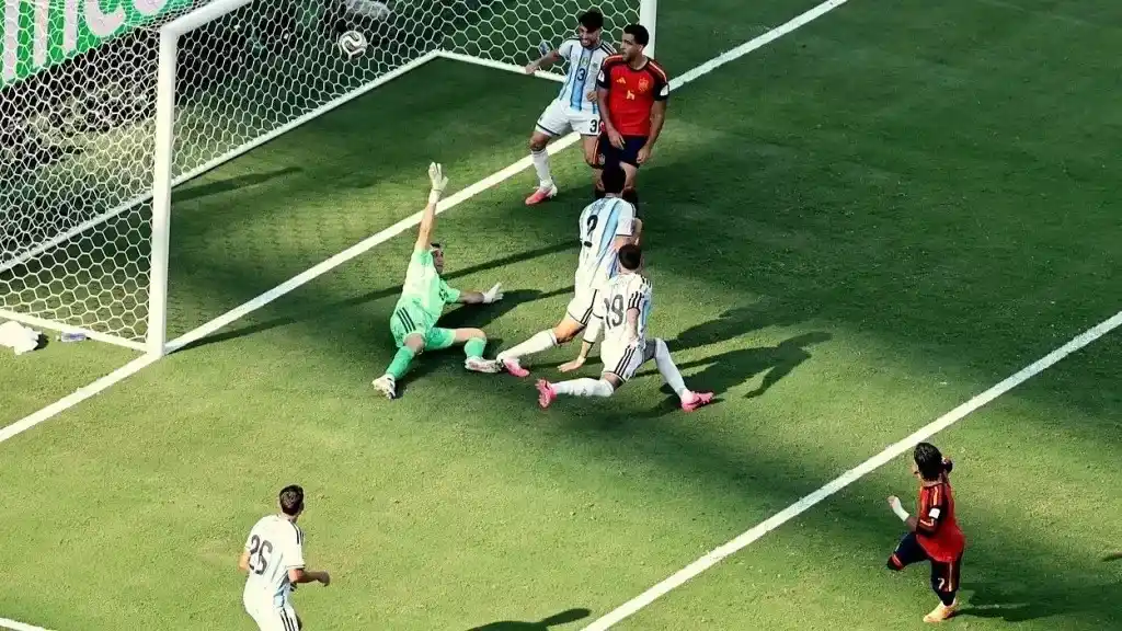 Centro cruzado, cabezazo atrás y definición: así fue el gol de España para consagrarse