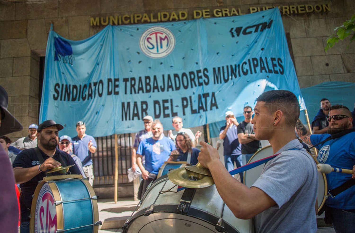 Municipales en estado de alerta y movilización en apoyo a los docentes