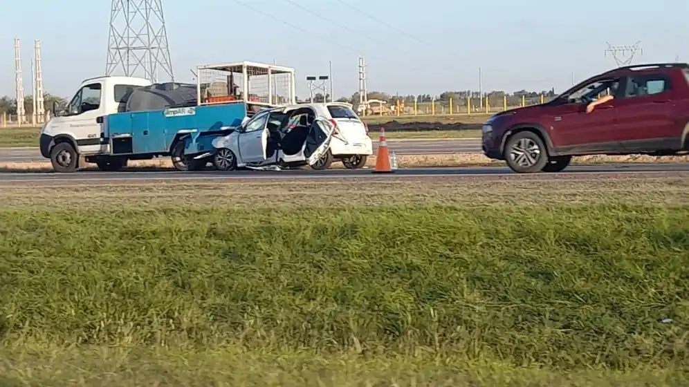 Autopista Rosario – Córdoba: tres personas heridas en un accidente cerca de Funes