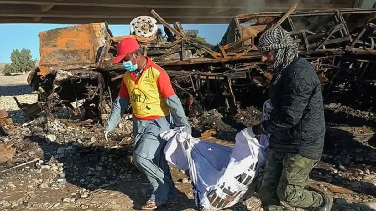 DRAMA EN PAKISTÁN: 2 terribles accidentes dejan más de 50 muertos