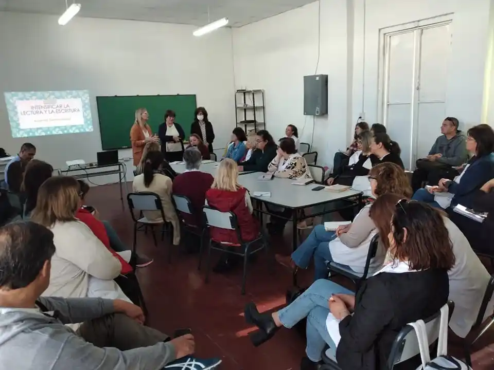 Programa "Libros para aprender”: hubo una reunión en la DDE