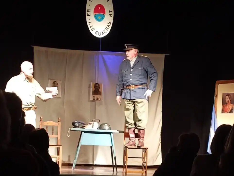 Crespo vivió una noche a pura risa con “Zoilo de Polecía y Curandero”