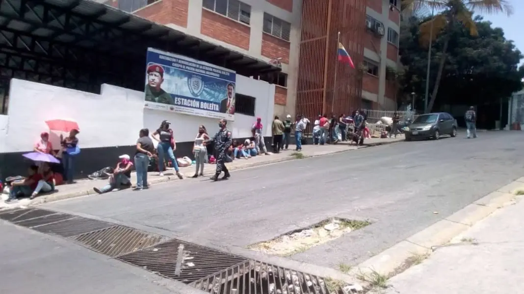 ¡CON NIÑOS ADENTRO! PNB toma colegio privado en El Marqués para «organizar» a sus presos