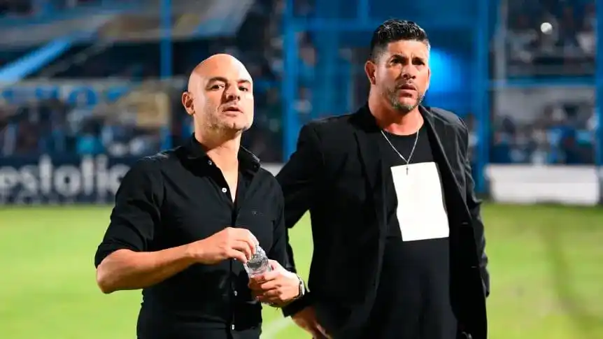 Bomba en el fútbol argentino: la dupla técnica Orsi-Gómez renunciaron al cargo tras ser campeón con Platense
