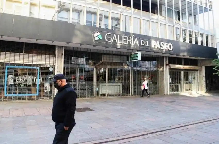 Aseguran que el 30% de los locales de las galerías en Rosario está vacío