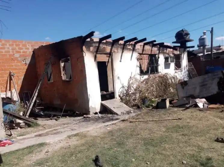 La vivienda afectada quedó destrozada.