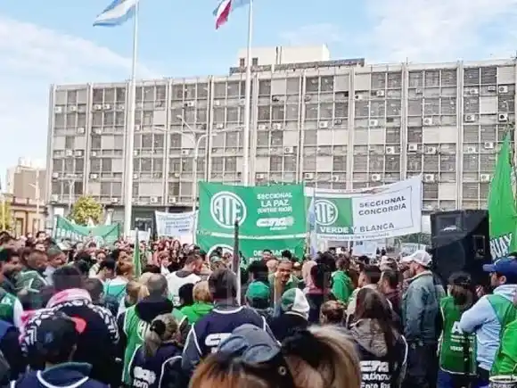 El paro nacional de hoy miércoles culminará con un acto en la Plaza Mansilla