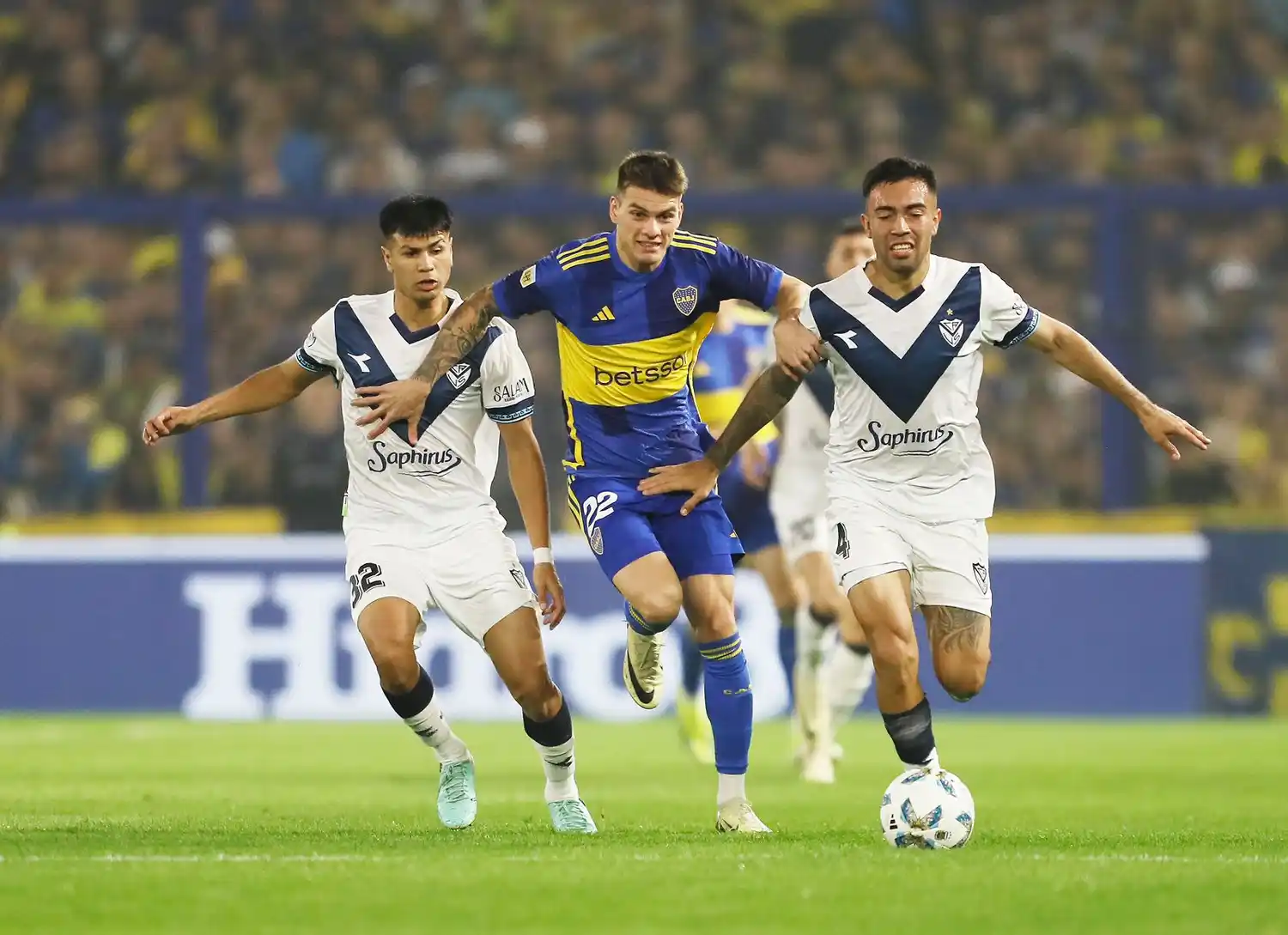 Kevin Zenón fue una de las figuras del encuentro y salió ovacionado en el complemento.