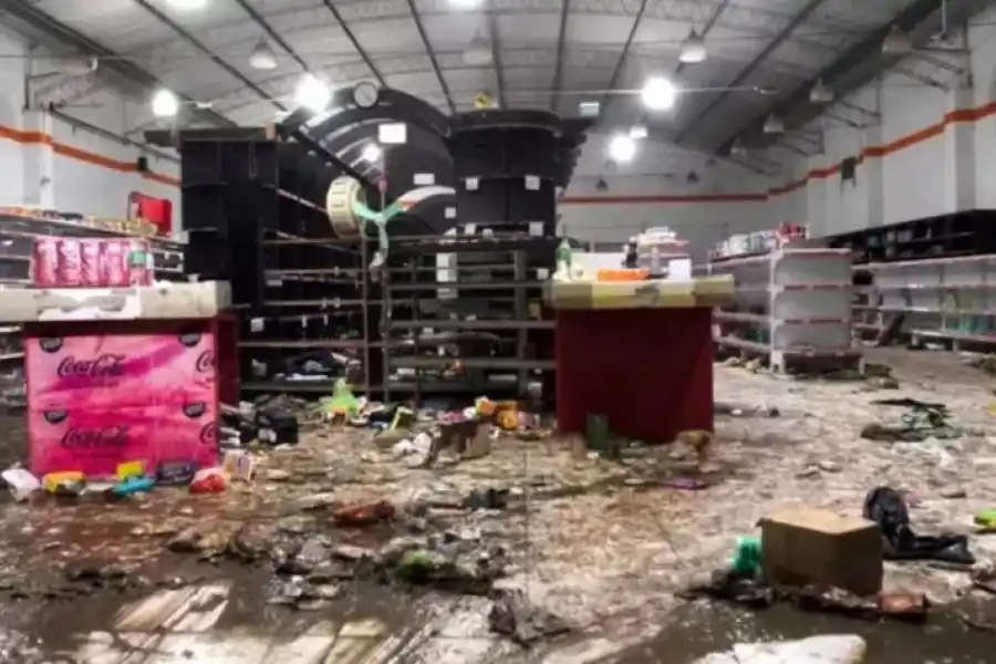 Otorgan hasta $7 millones a cada comerciante afectado por los saqueos