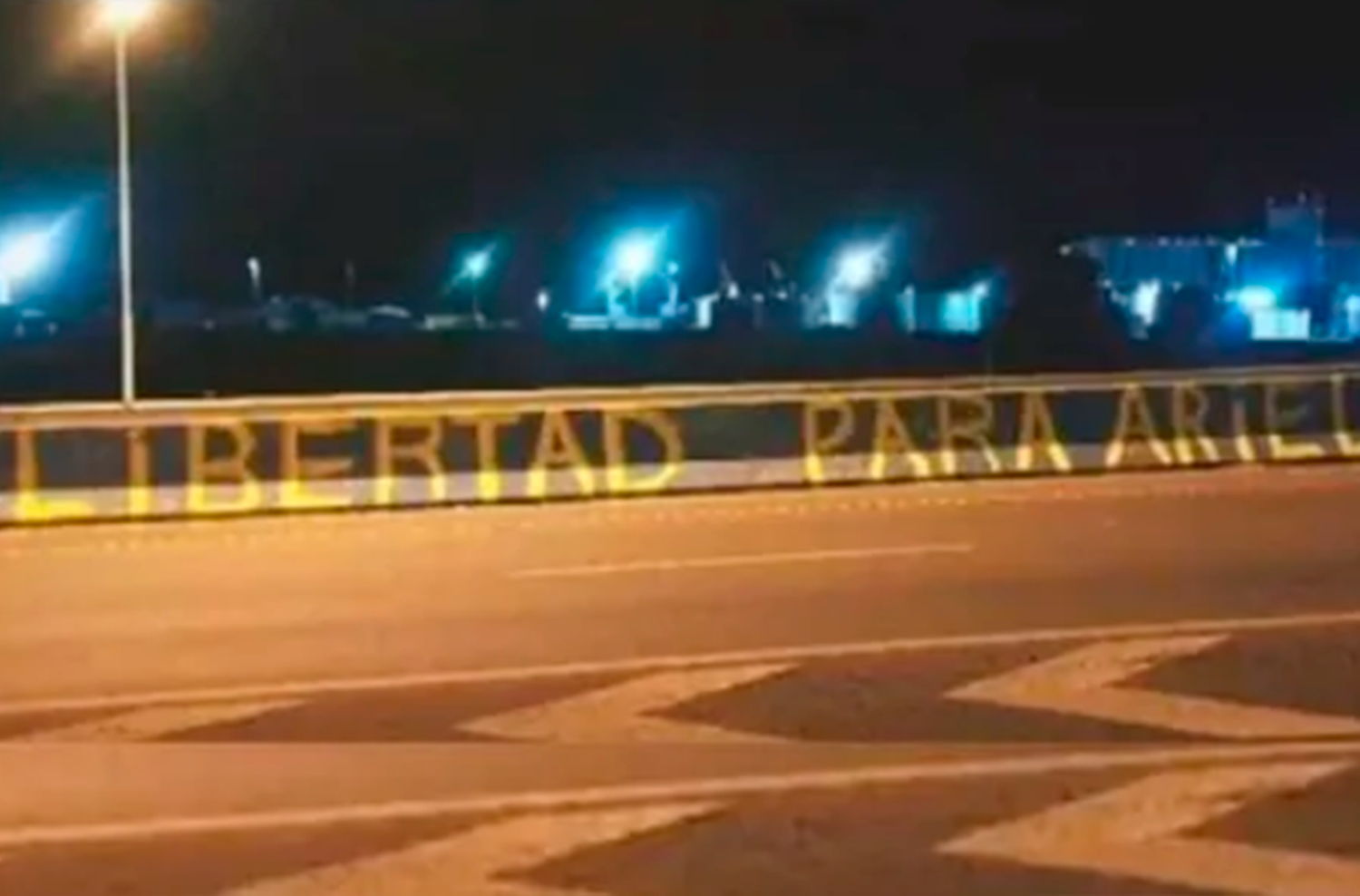 Insólito: apareció una pintada pidiendo la libertad de El Viejo Cantero en plena Circunvalación