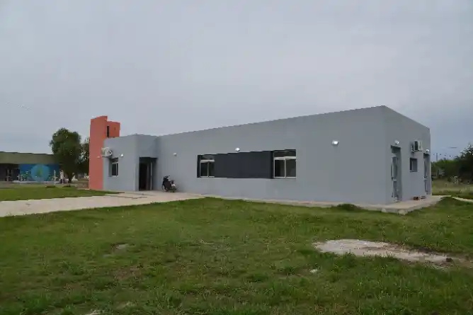 Javier Gastón recorrió la obra del nuevo CAPS del barrio San Cayetano próximo a inaugurarse