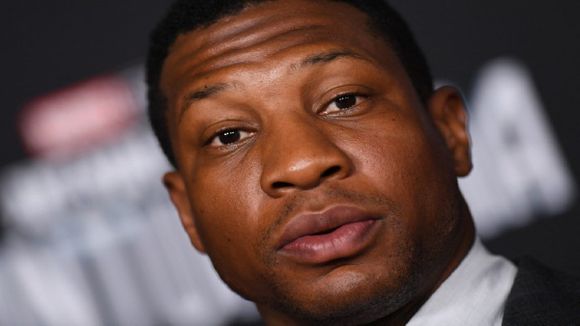 Actor de Creed y Marvel es detenido por violencia doméstica
