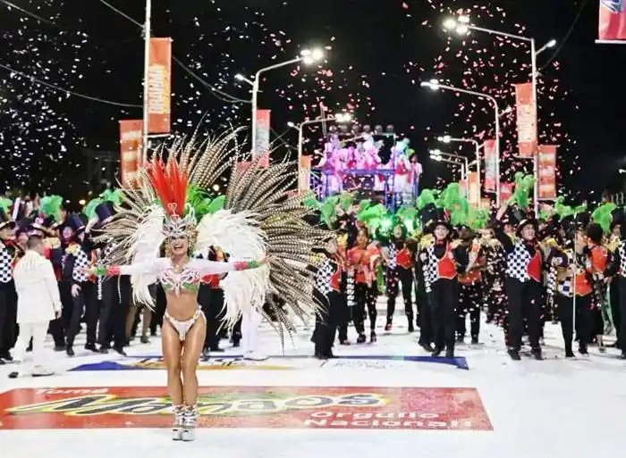 Con el �SAtanasio Bonfiglio⬝ colmado, hoy será noche de Carnaval