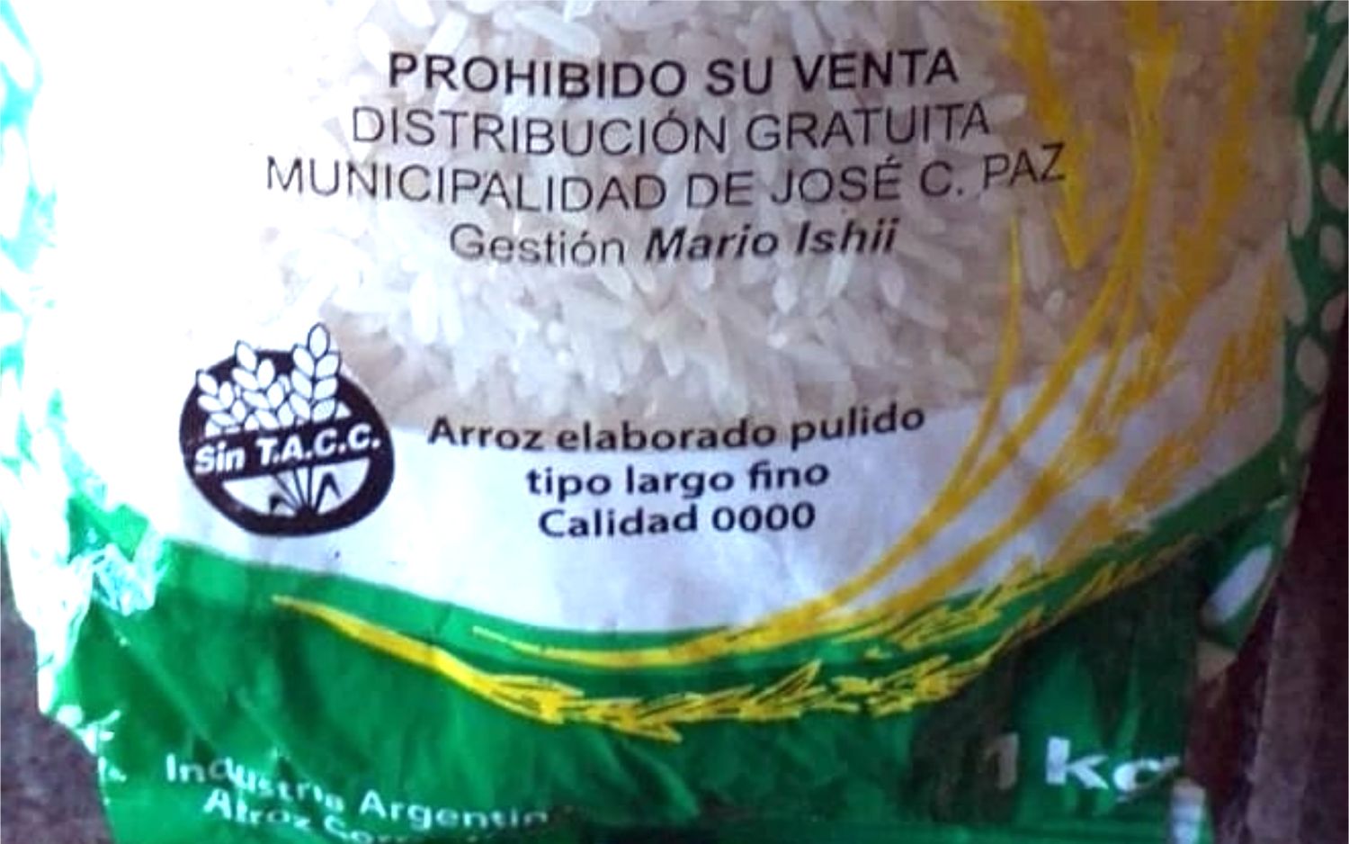Lo confirmó la Municipalidad: El Intendente de José C. Paz reparte arroz con su nombre en plena pandemia