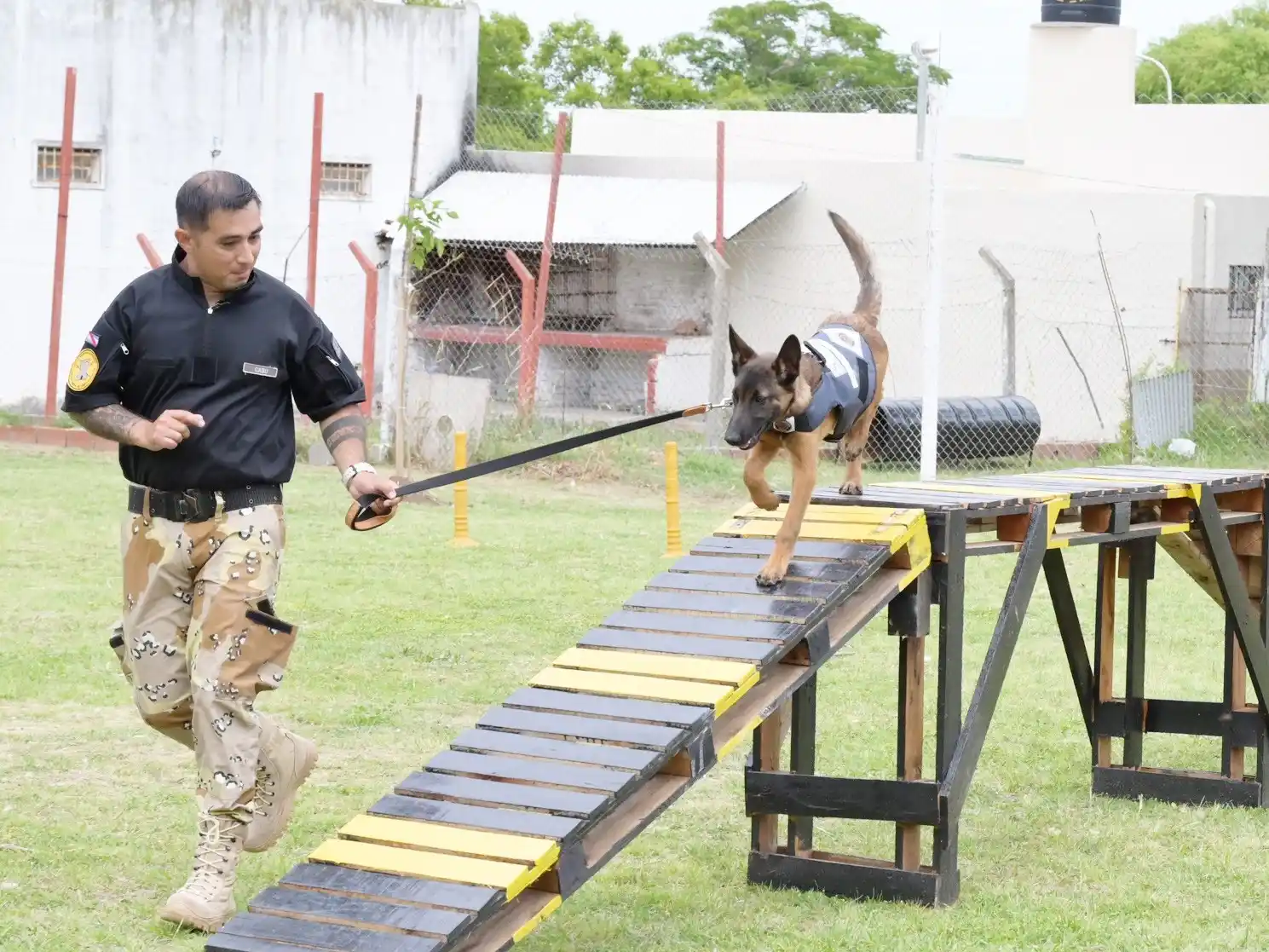 Inauguraron una pista de adiestramiento canino para búsqueda de estupefacientes y control penitenciario