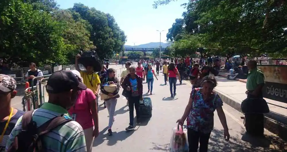 La angustia de vivir en la frontera: sin agua, gas, electricidad ni gasolina