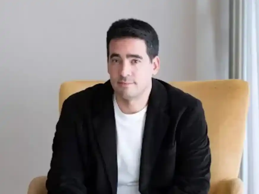 Adrián Ravier fue confirmado como nuevo Vocero Presidencial este viernes.