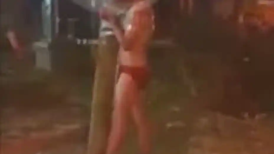 En José C. Paz se cansaron de la inseguridad: Los vecinos atraparon a un ladrón, le pegaron y lo dejaron atado desnudo