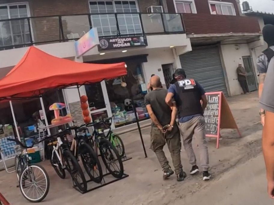 Detuvieron a dos sospechosos por venta de drogas en la zona norte tras ser perseguidos por un dron.