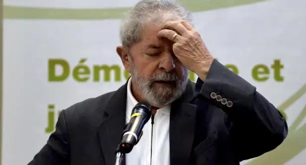 Lula, "arrepentido" por los casos de corrupción en Brasil