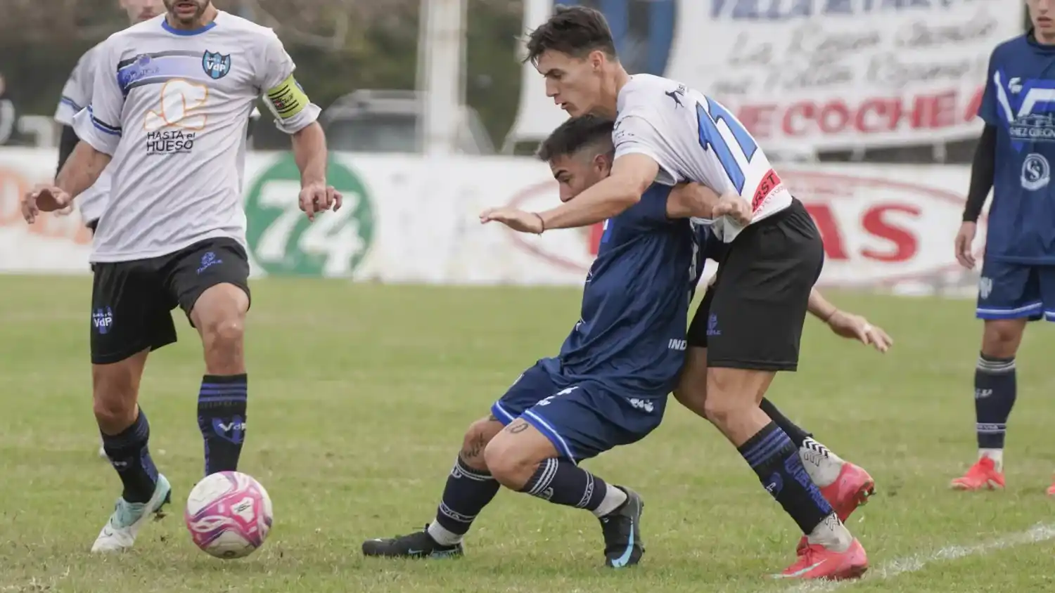 Gustavo Morales, resiste la marca de Leandro Blanes