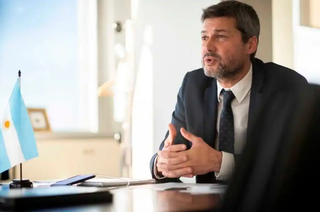 Lammens: “A fines de septiembre volverá el público a las canchas”