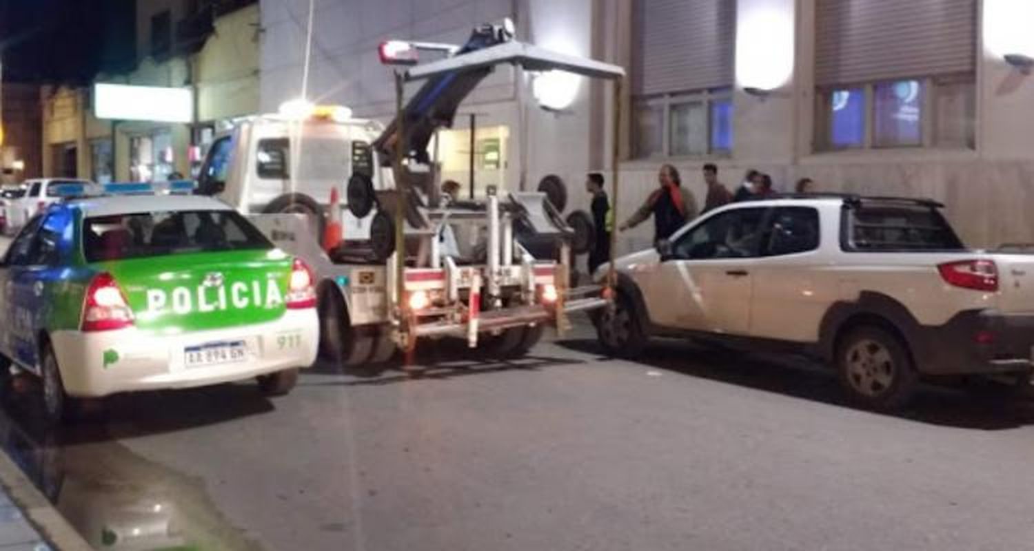 Tránsito: Reapareció la grúa para secuestrar autos mal estacionados y hubo polémica en las redes sociales