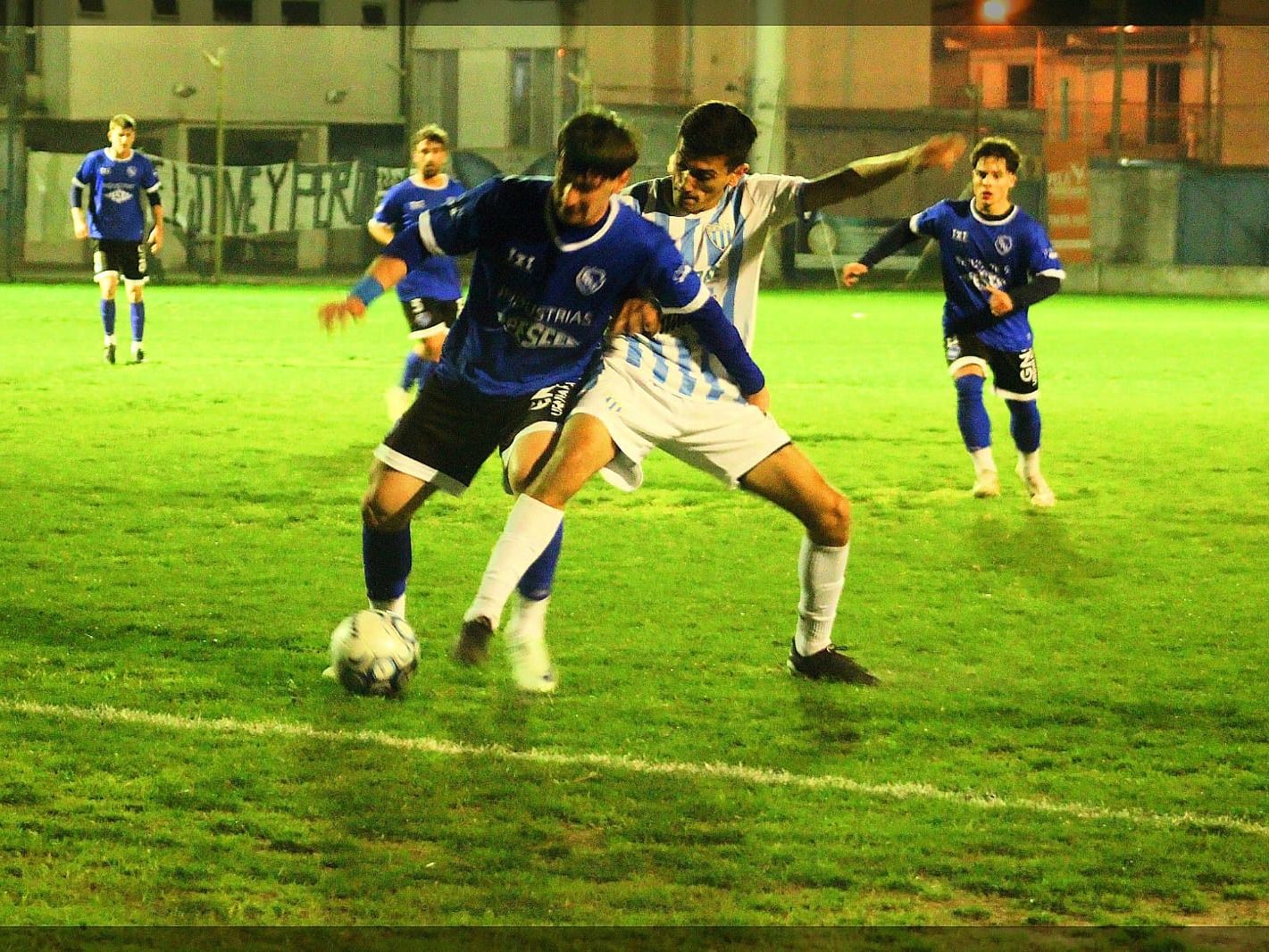 Juventud JUnida y Deportivo no se sacaron ventajas en La Vía (crédito: María Nieves Arnold).